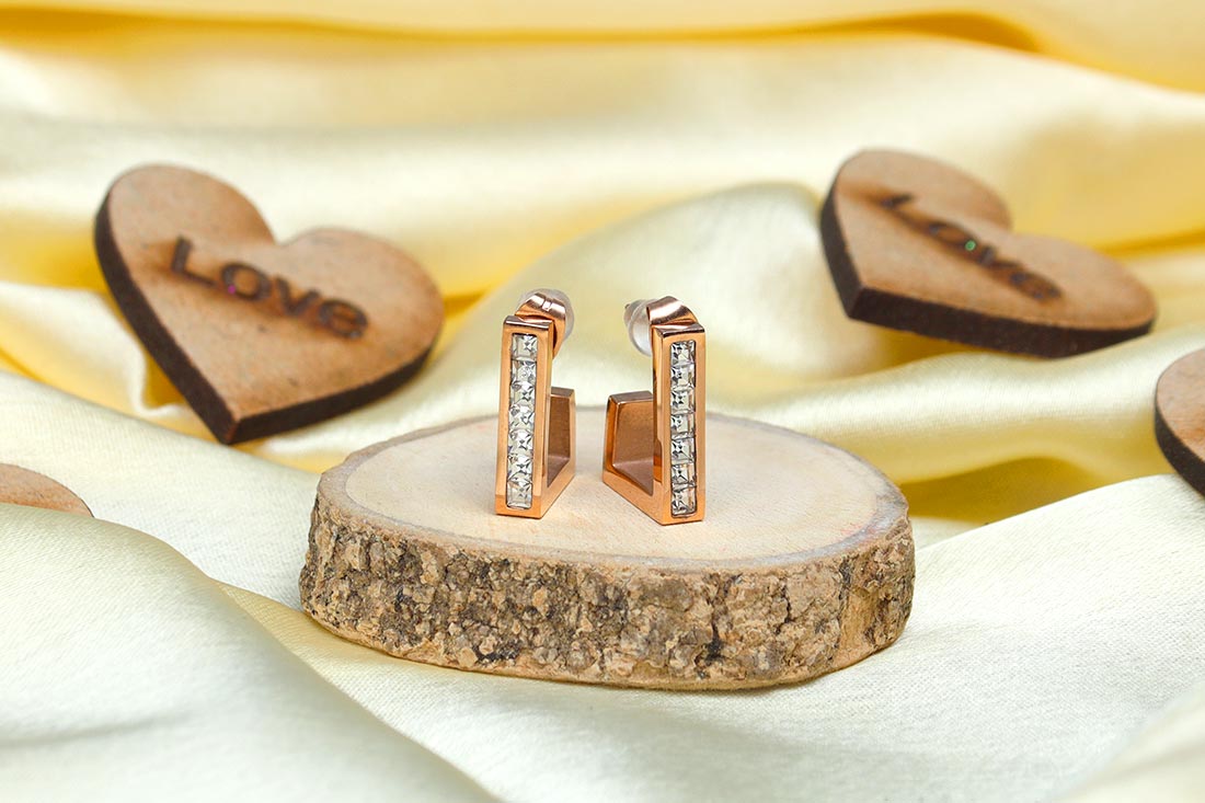 Send Shinning Square American Diamond Studs