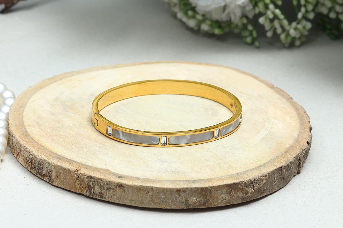 Stylish Flat Gold Plated Bracelet