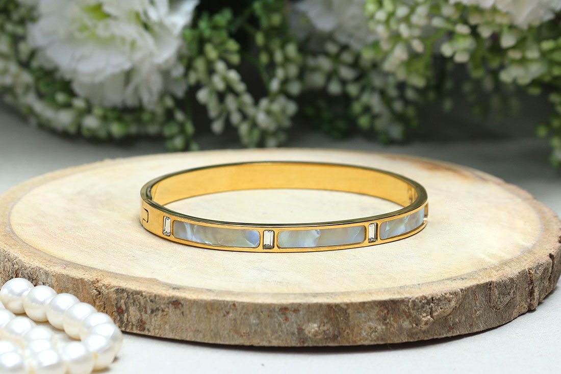 Stylish Flat Gold Plated Bracelet
