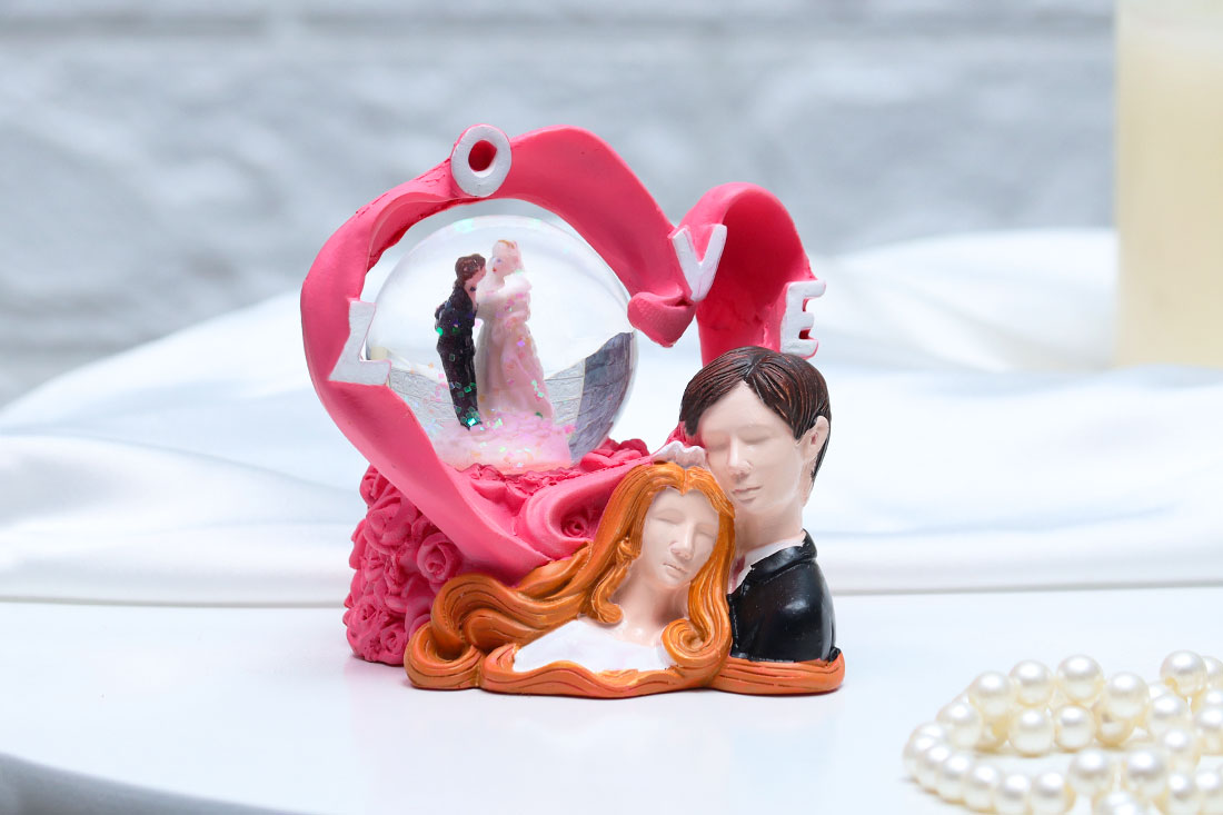 Unique Love Couple in Snowball Send Now