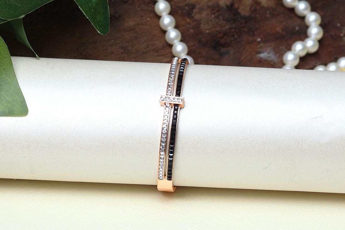 Unique Styled Black N White Bracelet