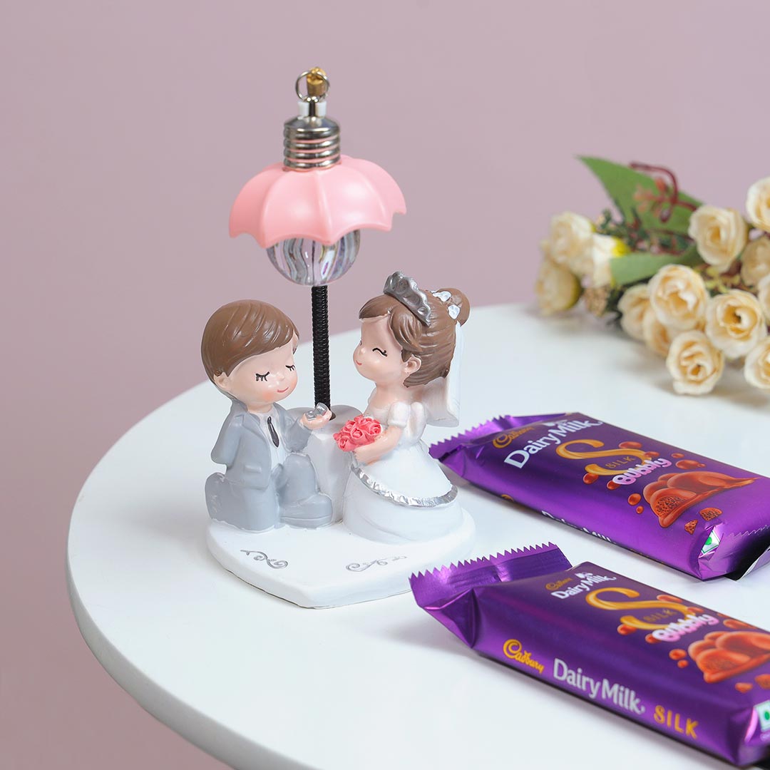 Buy Cute couple and Delectable Chocolates