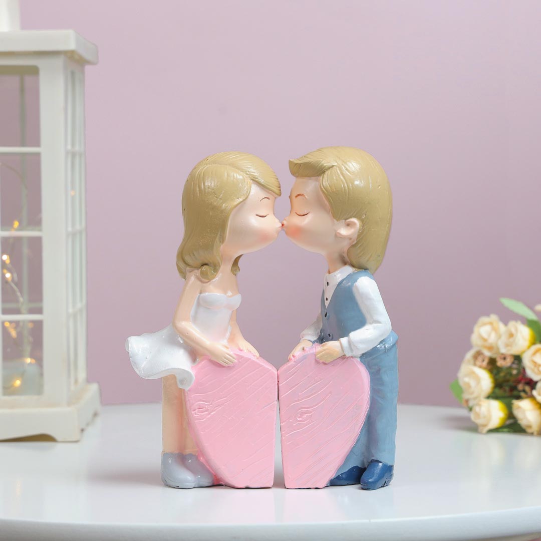 Buy Lovely And pretty Kissing Couple Online