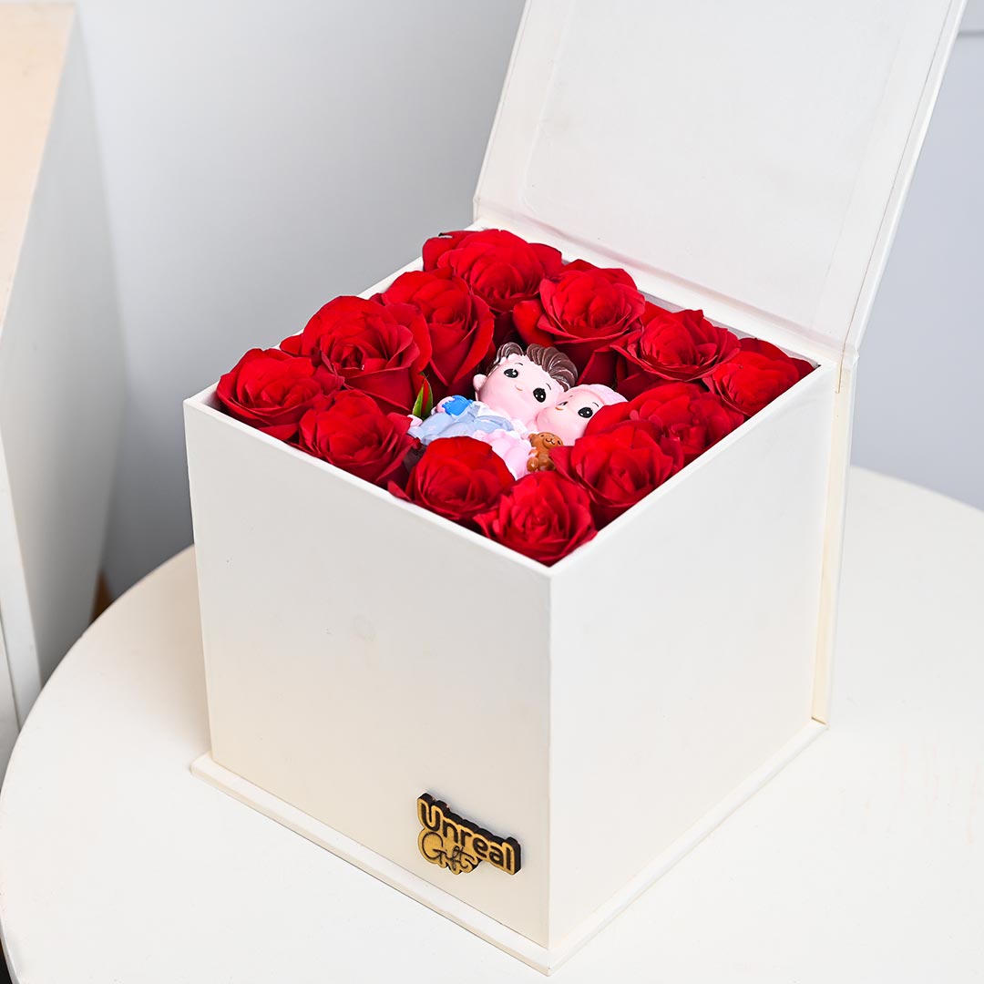 Buy Roses N Couple in Box Online