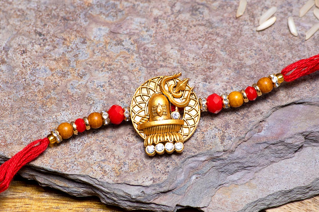 Shiva Rakhi With Red Thread And Dairy Milk Set