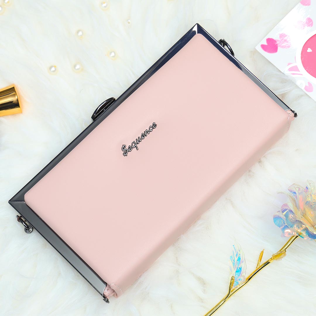 Order Timeless Statement Style Clutch